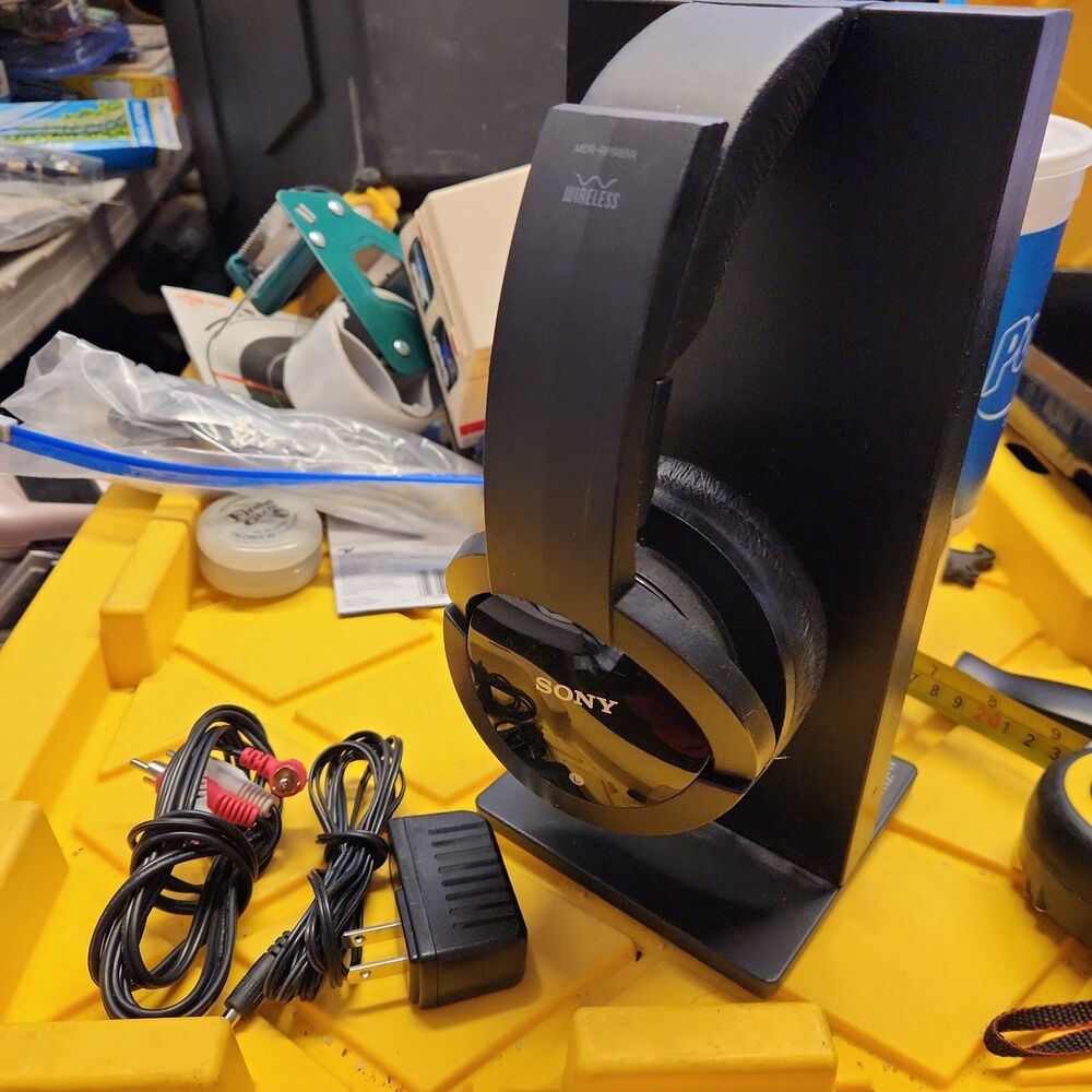 Sony MDR-RF985R Wireless Stereo Headphones with TMR-RF985R RF Transmitter Dock